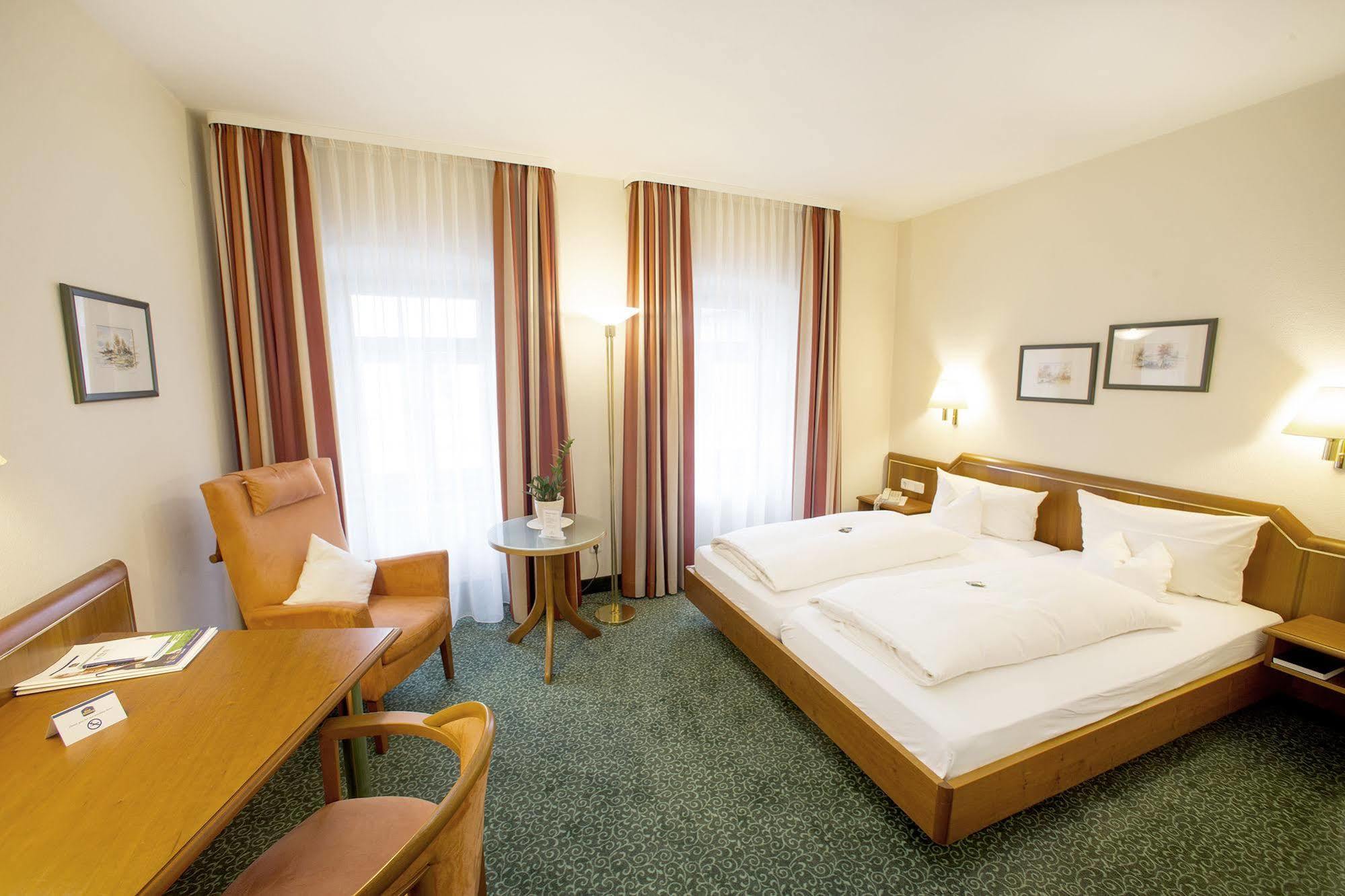 Hotel Weisses Lamm فيتسوخهيم المظهر الخارجي الصورة