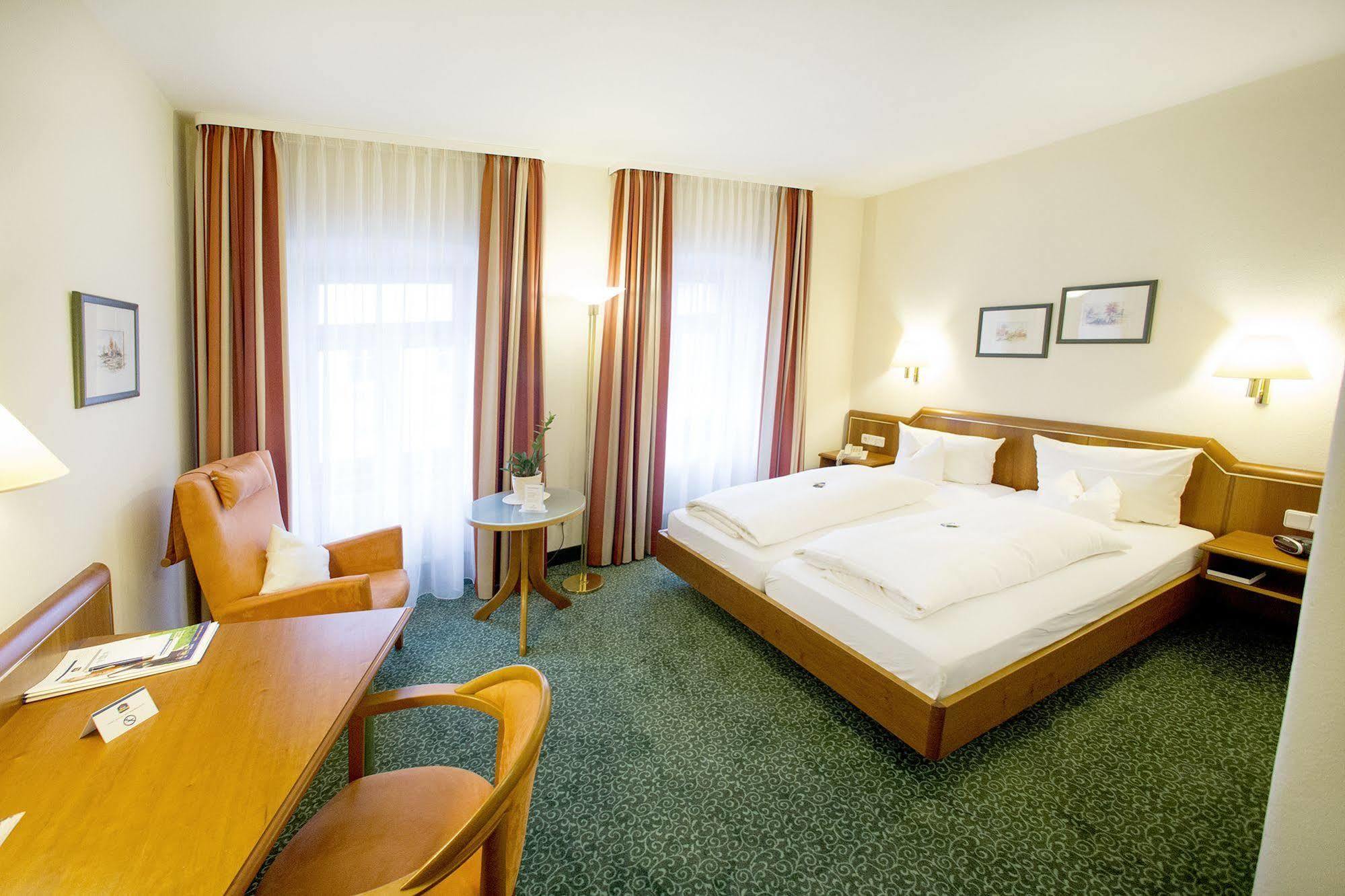 Hotel Weisses Lamm فيتسوخهيم المظهر الخارجي الصورة